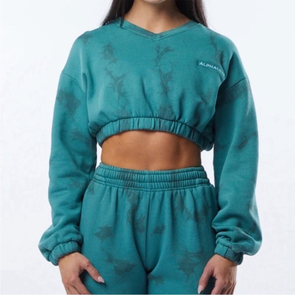 Alphalete Teal Tie-Dye Cropped Sweatshirt